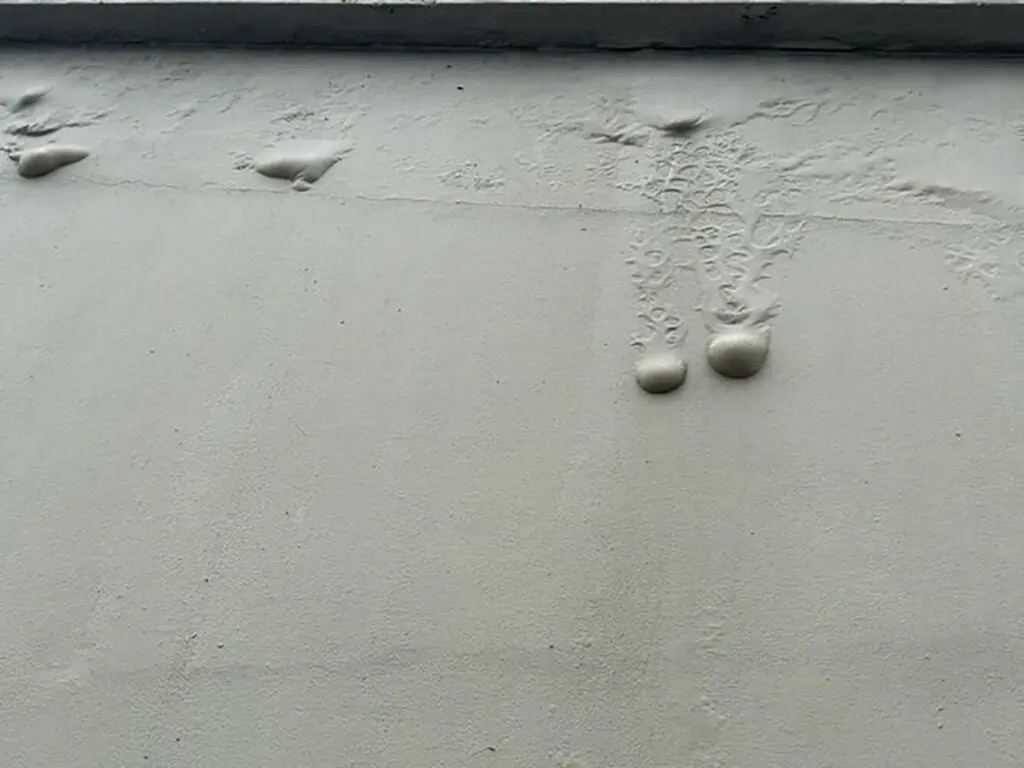 Bubbling and blistering on exterior siding showing what causes bubbling paint on exterior walls